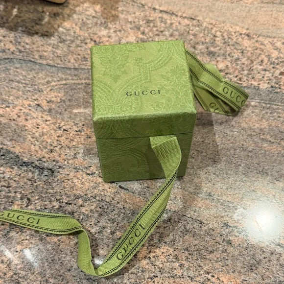 Mini Green Gucci Box w Ribbon - Picture 1 of 9